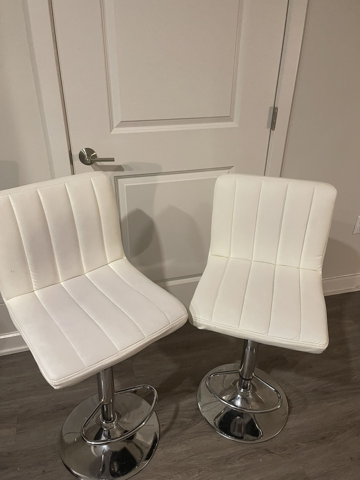 White Bar Stool/Chair 