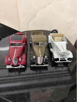 3 collectible Ford Model