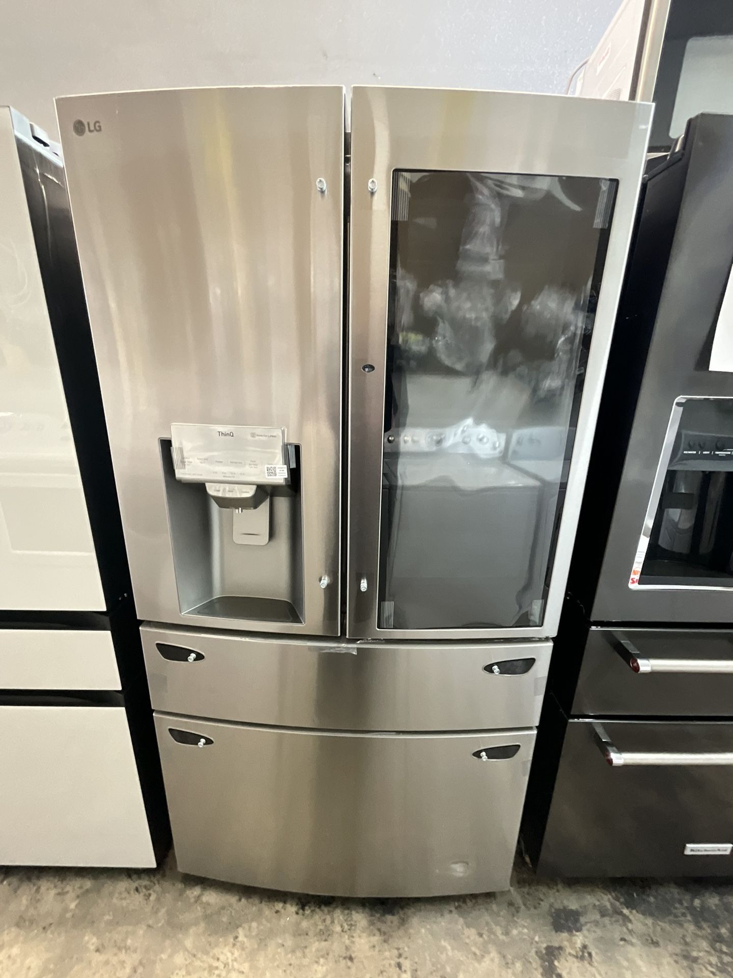 New LG 30 Cu ft Refrigerator w/InstaView Door-in Door