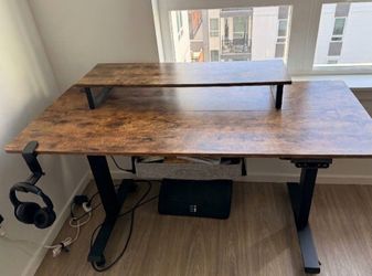 Electric lift desk