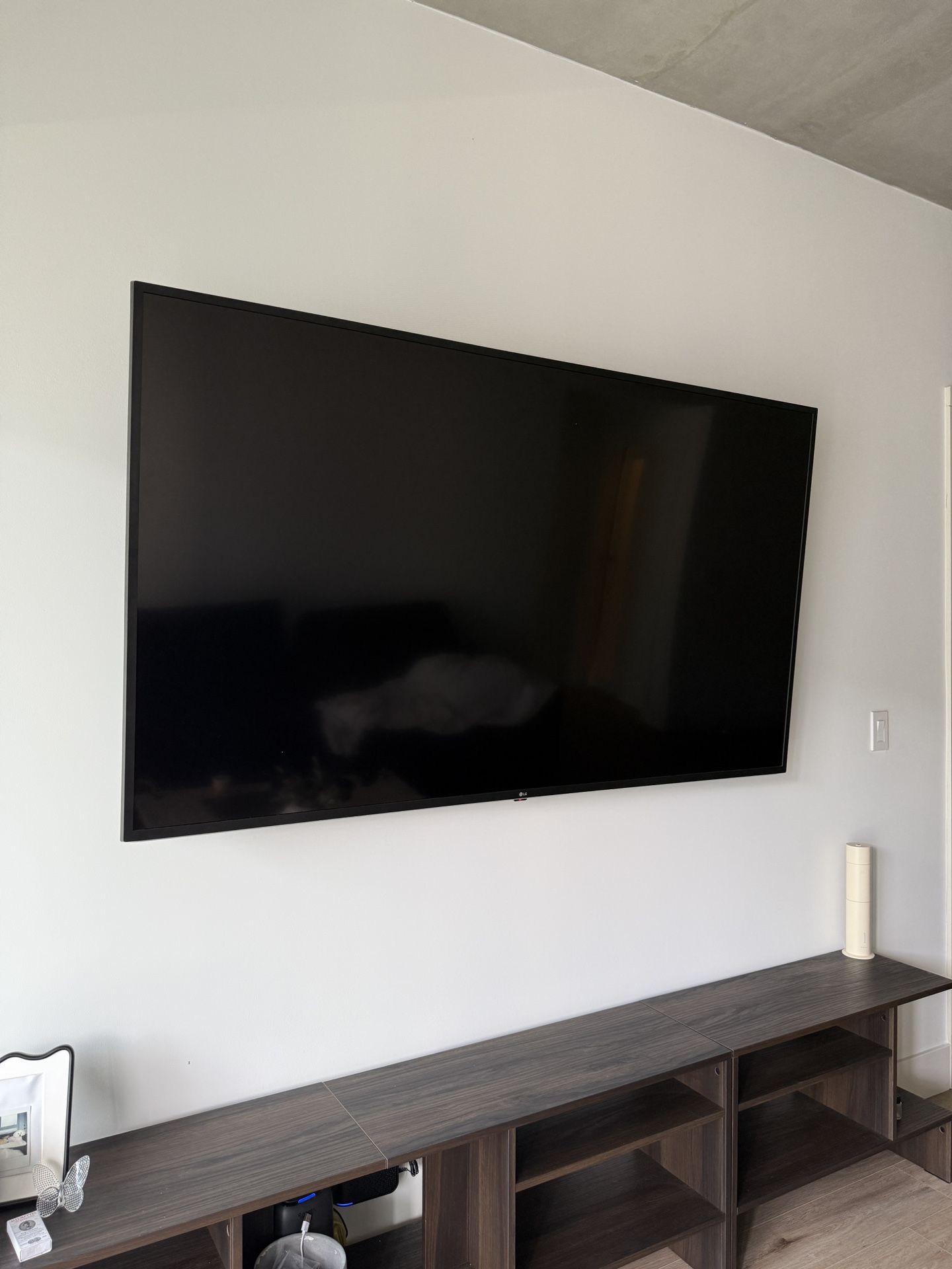 LG 70UM6970 70" HDR 4K UHD Smart LED TV (2019 Model)