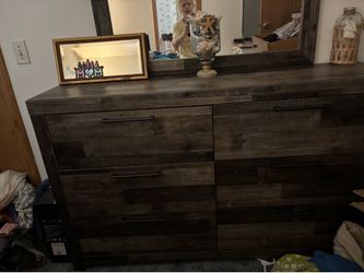 Queen Bedroom Set