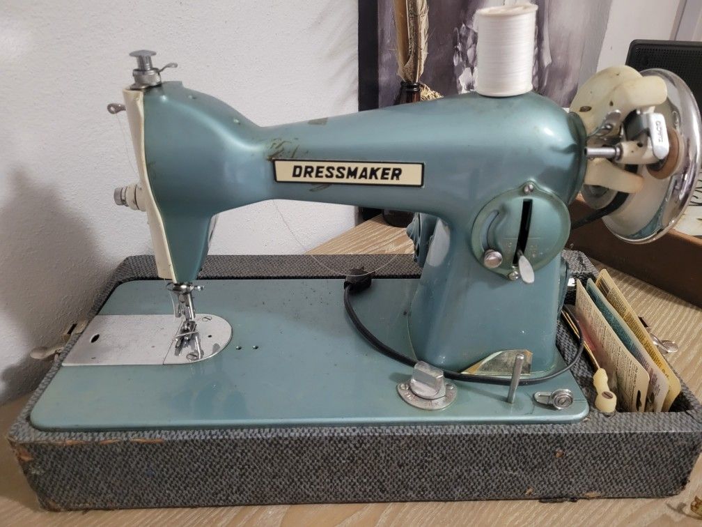 Retro DRESSMAKER  Sewing Machine 