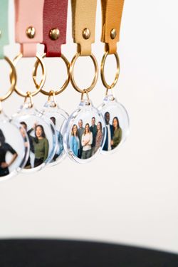 💍 Luxury Wedding Photo Booth + Custom Keychain Favors