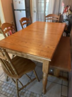 Solid Oak Table With 4 Chair & Bench