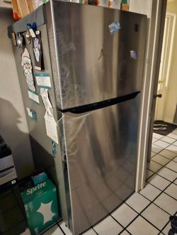 LG refrigerator semi new in very good conditions.
