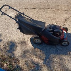 Snapper lawn mower runs great needs a primer bulb installed but still runs great