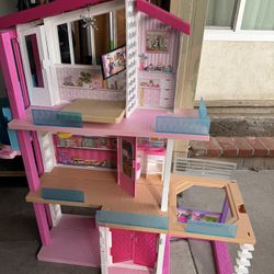 Barbie Dream House 