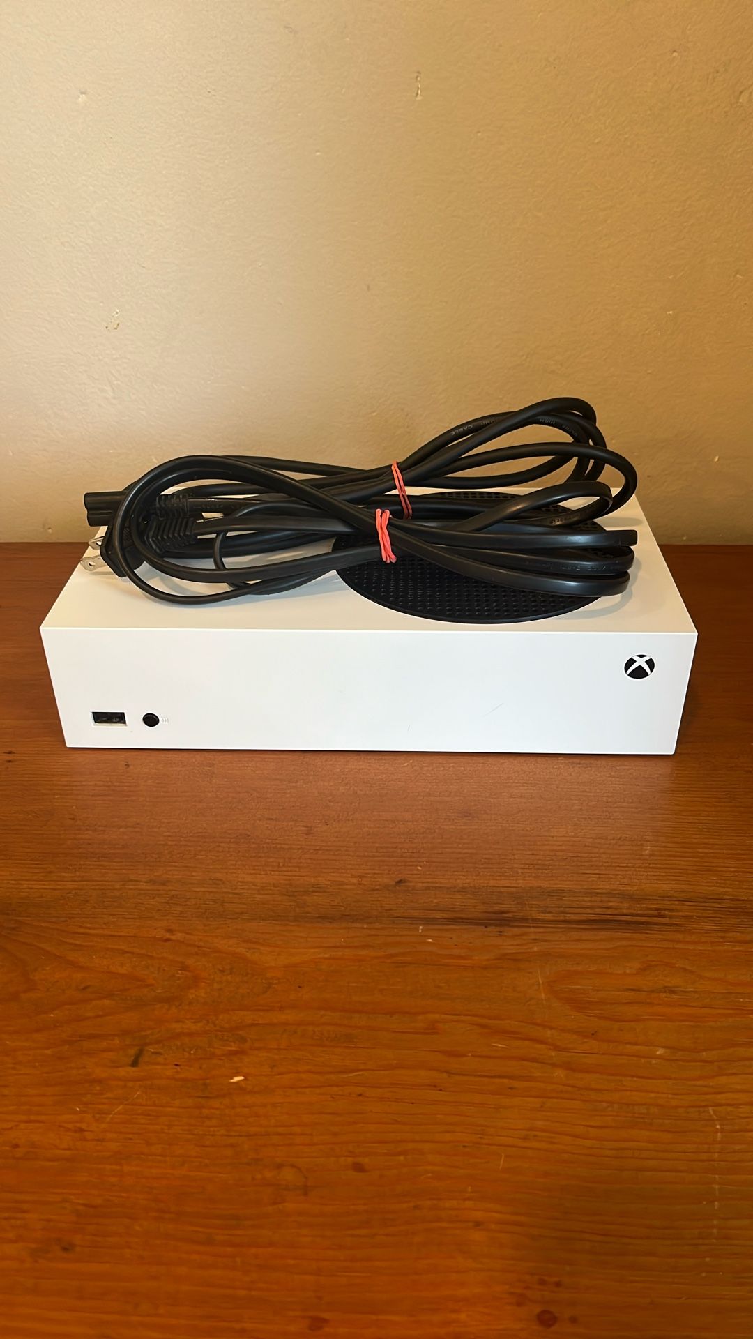 • Xbox Series S Console with 8K HDMI & Power Cable