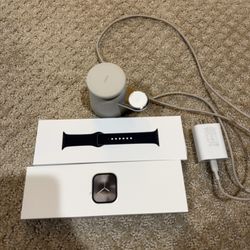 Apple Watch Series 10 46mm Natural Titanium /Belkin Boost Charge Pro 