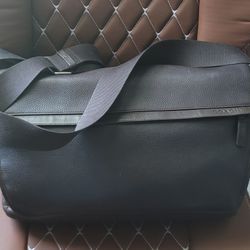 Authentic  CAMDEN LEATHER MESSENGER (COACH )
GUNMETAL/MAH/DARK MAHOGANY