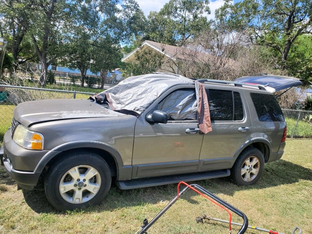 2004 Ford Explorer