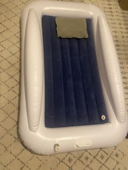 Inflatable toddler bed