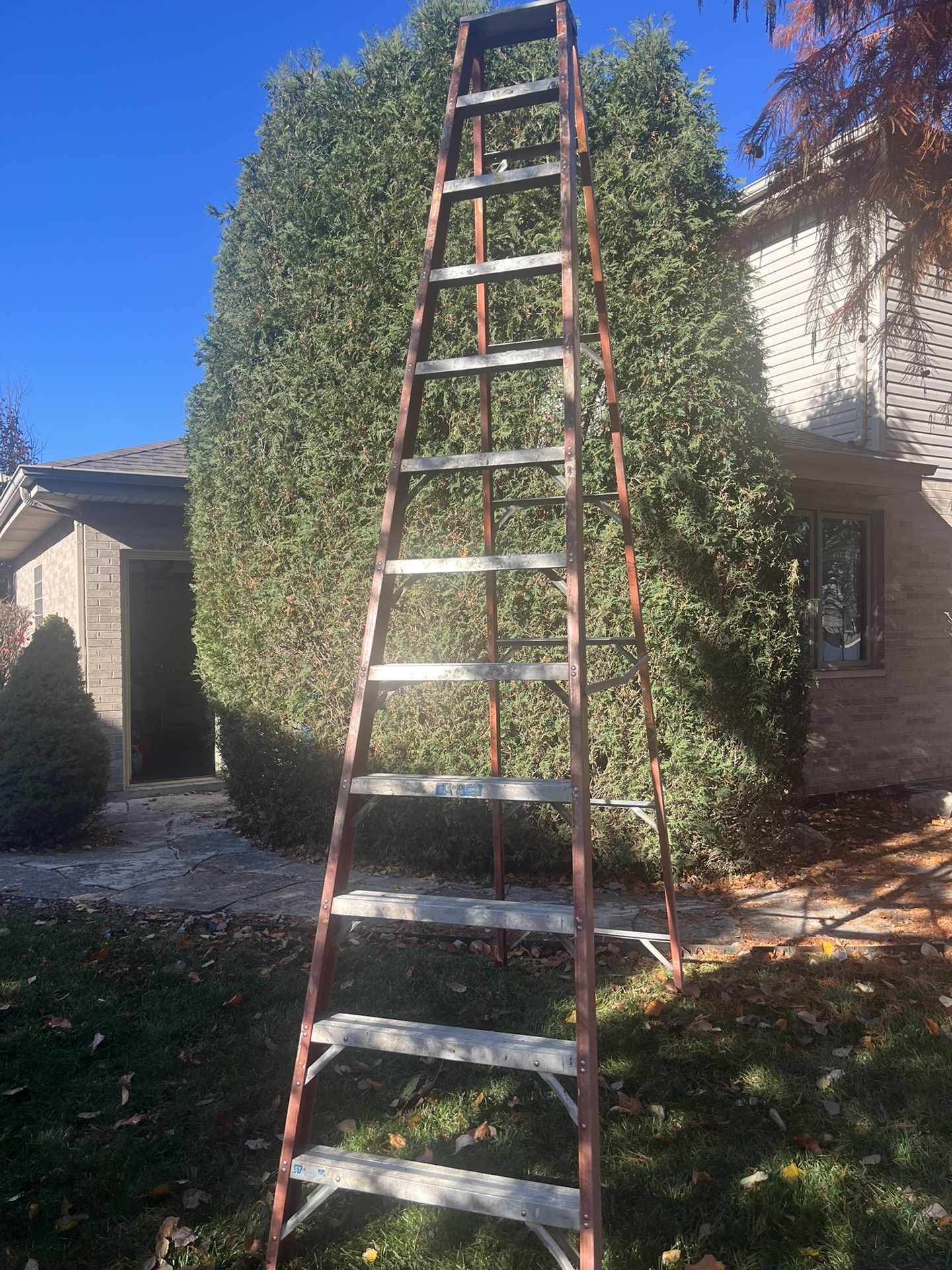 12’ Heavy Duty Fiberglass Step Ladder