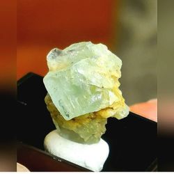7.85ctw 

Natural Untreated Unpolished Aquamarine Gemstone Specimen 

Bluish Green

Mined in Madagascar