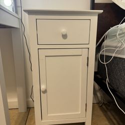 White Nightstand – Great Condition