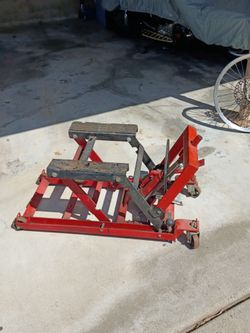 Motorcycle jack heavy duty lifts perfectly for Harley