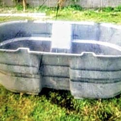 Rubbermaid 150 Gallon Livestock Trough