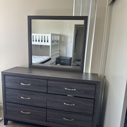 bedroom three pieces Set