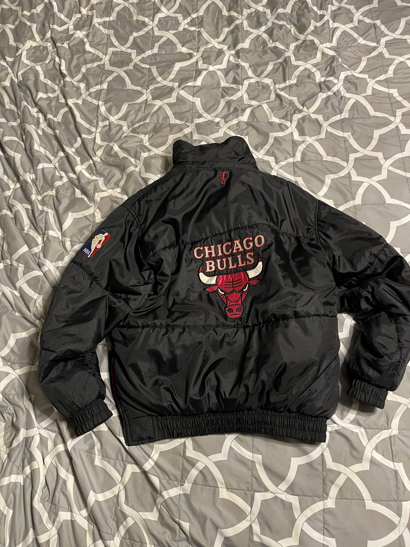 VINTAGE Chicago Bulls Starter/Logo7 Reversible Puffer Jacket