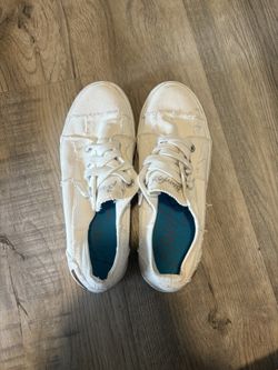 White blowfish shoes