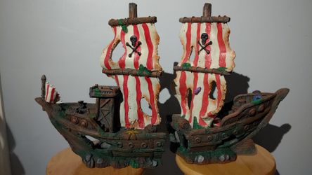 2 Fishtank boat decorations