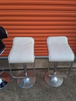 Pair of Vintage Chrome and White Faux Leather Hydraulic Swivel Barstools