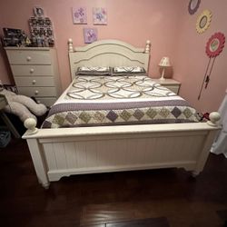 Full size bed (4pcs)