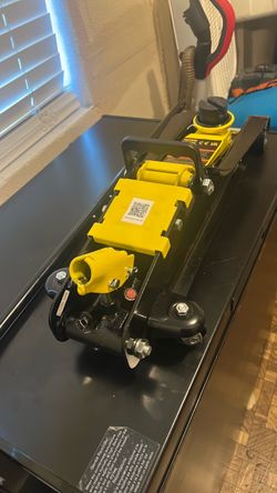 VEVOR Floor Jack Black and Yellow