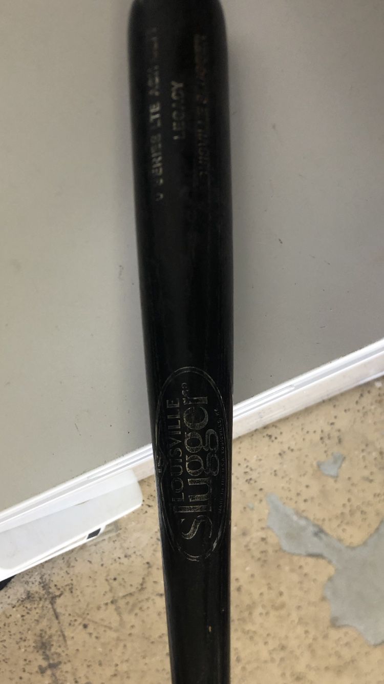 Louisville Slugger Wood Bat 29”