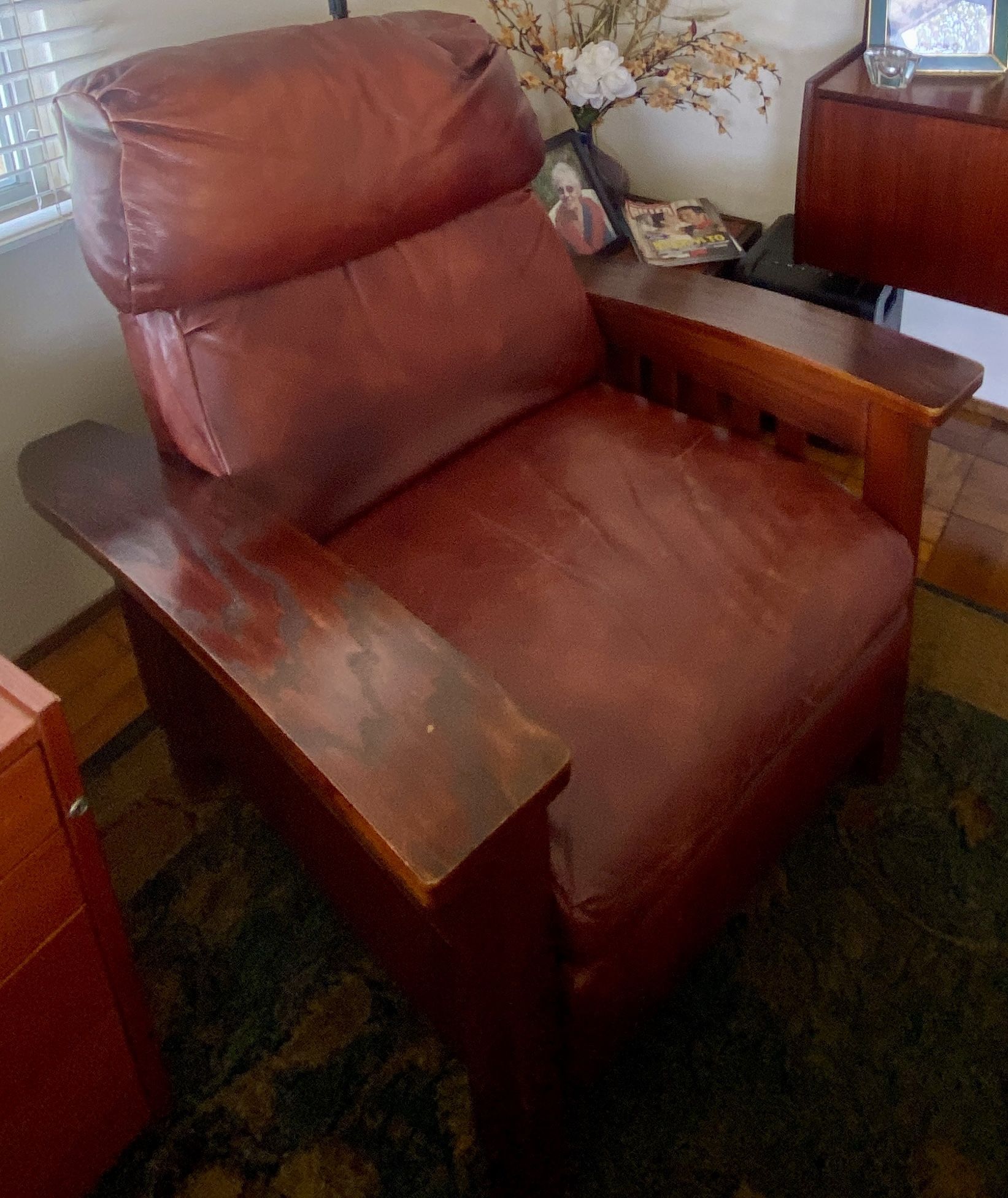 Mission Wenlock Fudge Leather Recliner