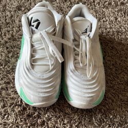 Lucas Basketball Shoes y7