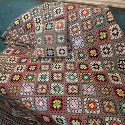 HANDMADE VINTAGE CROCHET QUILT W MATCHING PILLOW EXCELLENT CONDITION