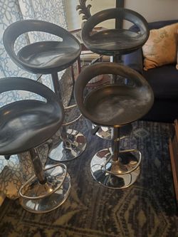 Set of 4 stools