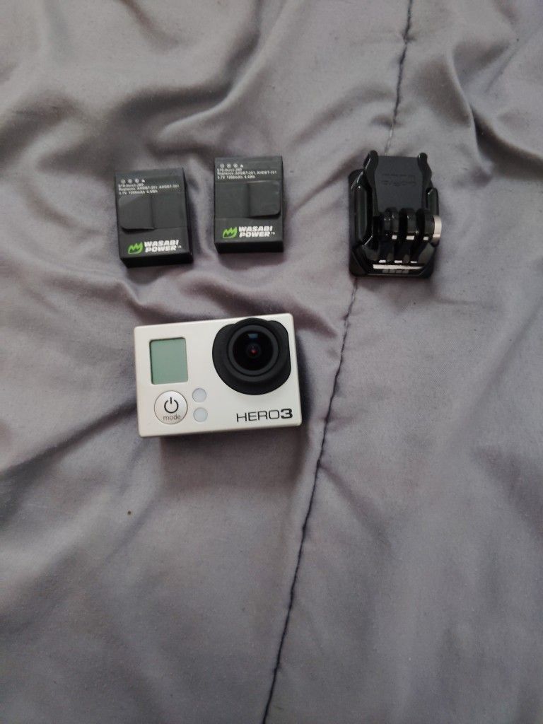 GoPro Hero 3 Mint Condition 3 Batteries
