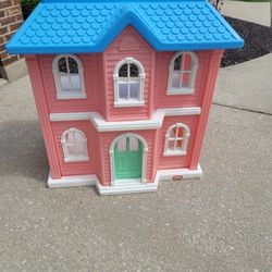 Little Tikes Doll House- Big! Comes With Some Furniture 