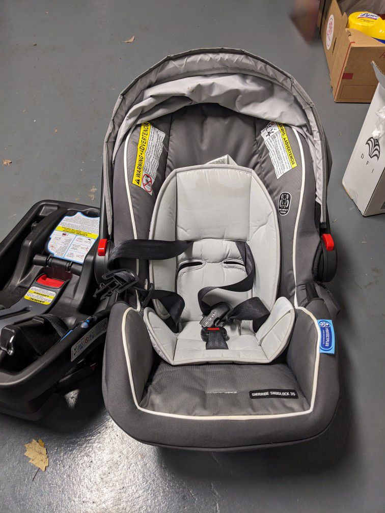 Graco SnugRide Infant Car Seat