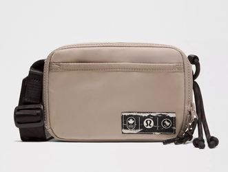 LULULEMON Team Canada Future Legacy Easy Access Bag 1.5L