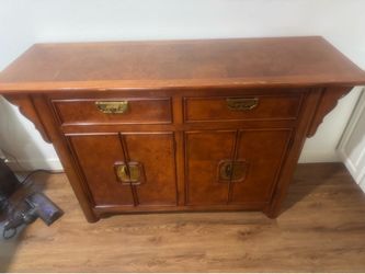 Buffet solid wood, honey color in Asian style