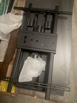 Kanto 40" - 90" Full-Motion TV Mount (Excellent Condition)