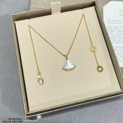 Luxury 18K Gold-Plated Sterling Silver Fan-Shaped Mother-of-Pearl Necklace
