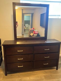 TV & DRESSER
