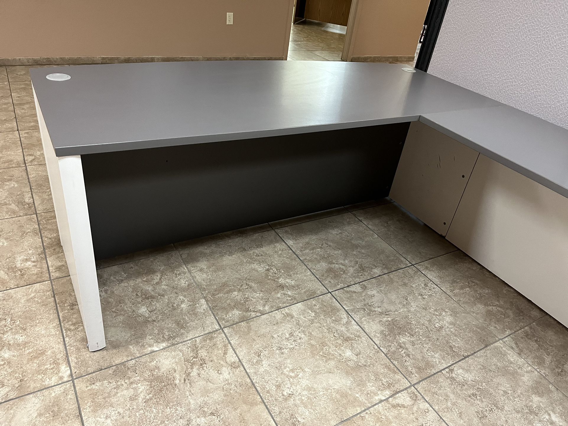 NEED GONE! Nice Horseshoe Receptionist Desk for Sale in Glendale, AZ