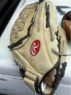 Base ball gloves