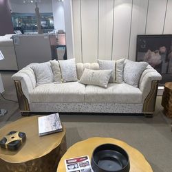 Luxury 3 seater sofa ,livingroom furniture,same day delivery ,no credit needed