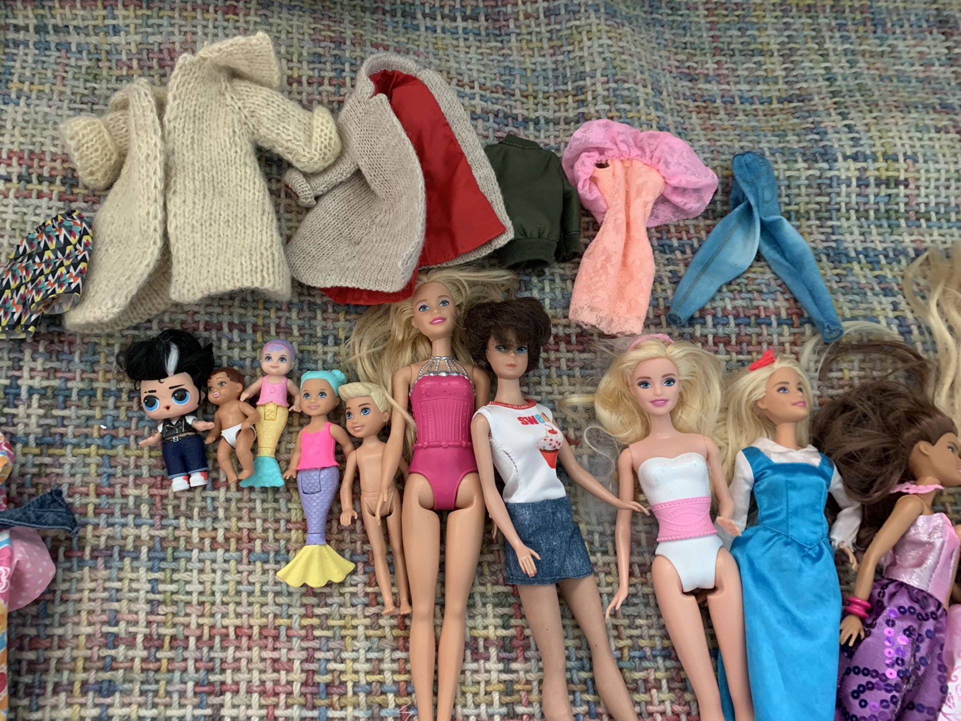 10+ Misc Barbies With Barbie Clothes 