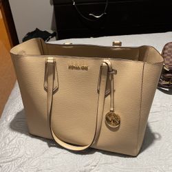 Michael Kors Purse . Beige (purse & Or Crossbody Bag)