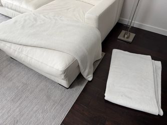 3 twin size white blankets used as couch throws 10$ each