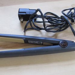 GHD 4.2B Flat Iron Professional Classic Styler 1" Straightening Hair grey   In used good working condition 