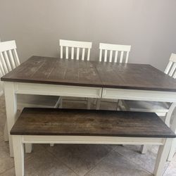 Dinning room table 